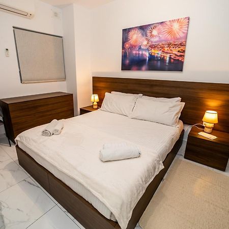 Sea Breeze, Spacious 2-Bedroom Lux Seaside Apartments Сейнт Полс Бей Екстериор снимка