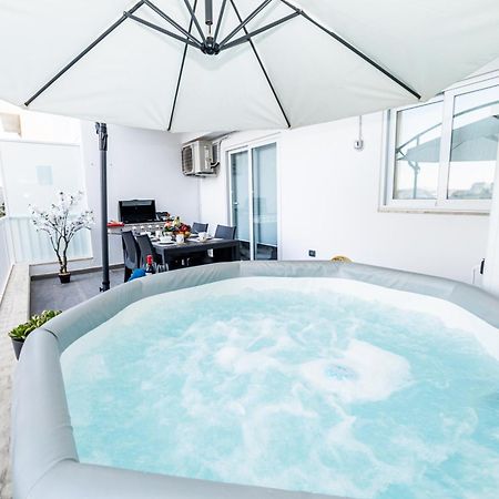 Sea Breeze, Spacious 2-Bedroom Lux Seaside Apartments Сейнт Полс Бей Екстериор снимка