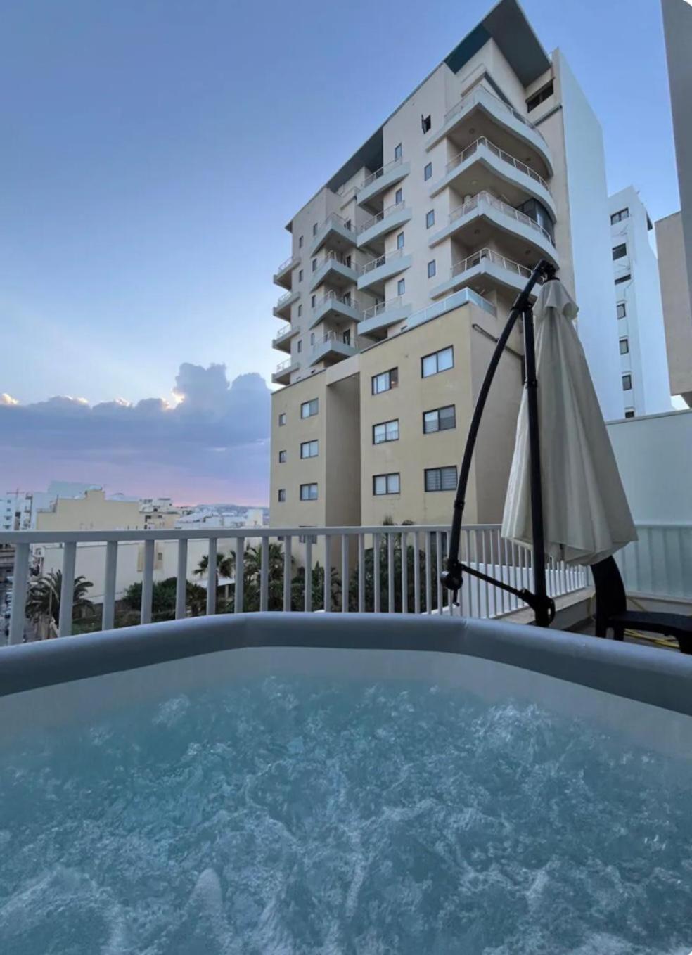 Sea Breeze, Spacious 2-Bedroom Lux Seaside Apartments Сейнт Полс Бей Екстериор снимка