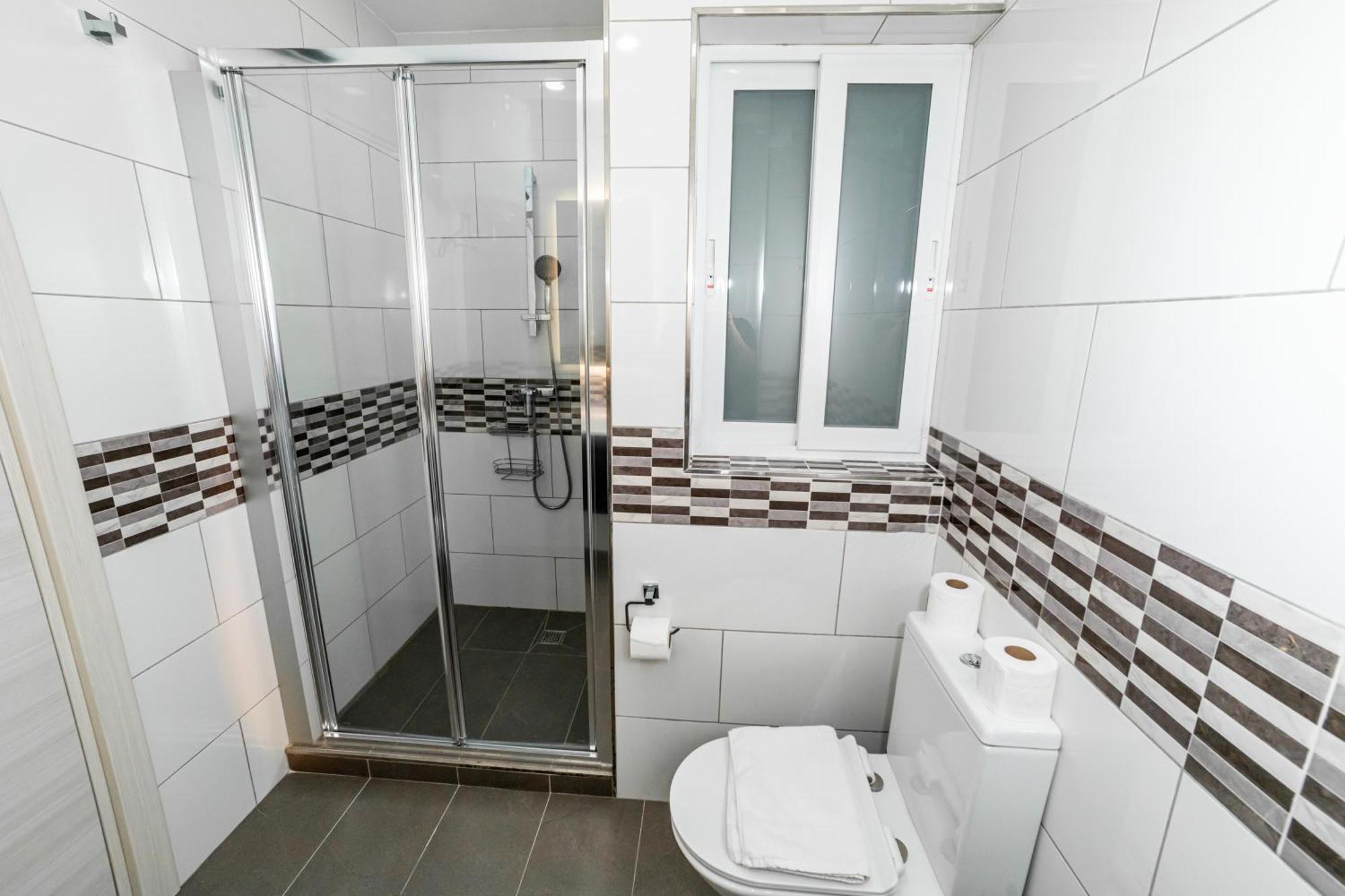 Sea Breeze, Spacious 2-Bedroom Lux Seaside Apartments Сейнт Полс Бей Екстериор снимка