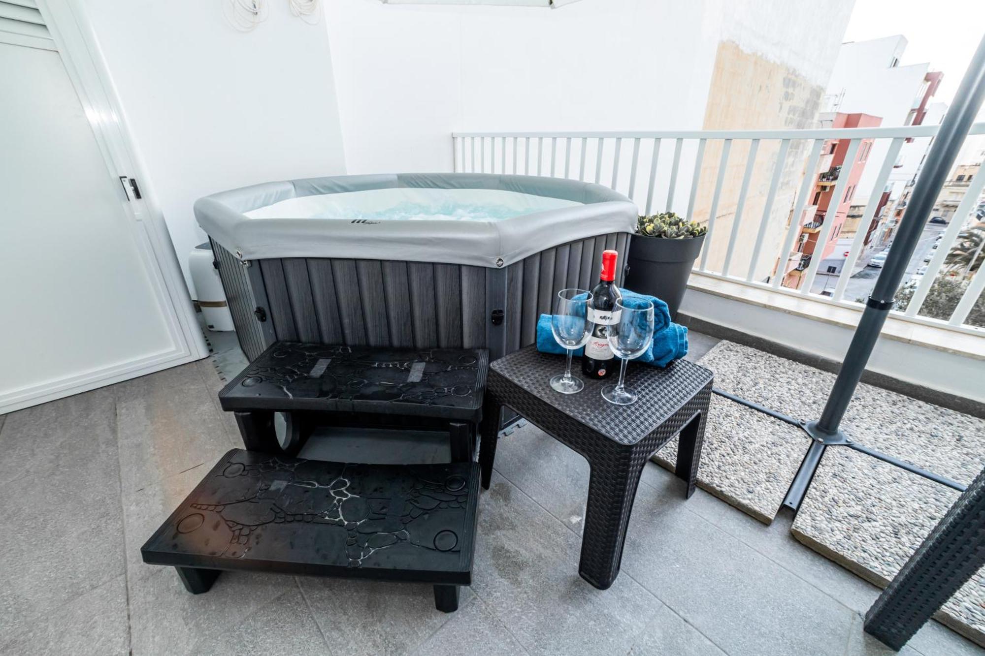 Sea Breeze, Spacious 2-Bedroom Lux Seaside Apartments Сейнт Полс Бей Екстериор снимка