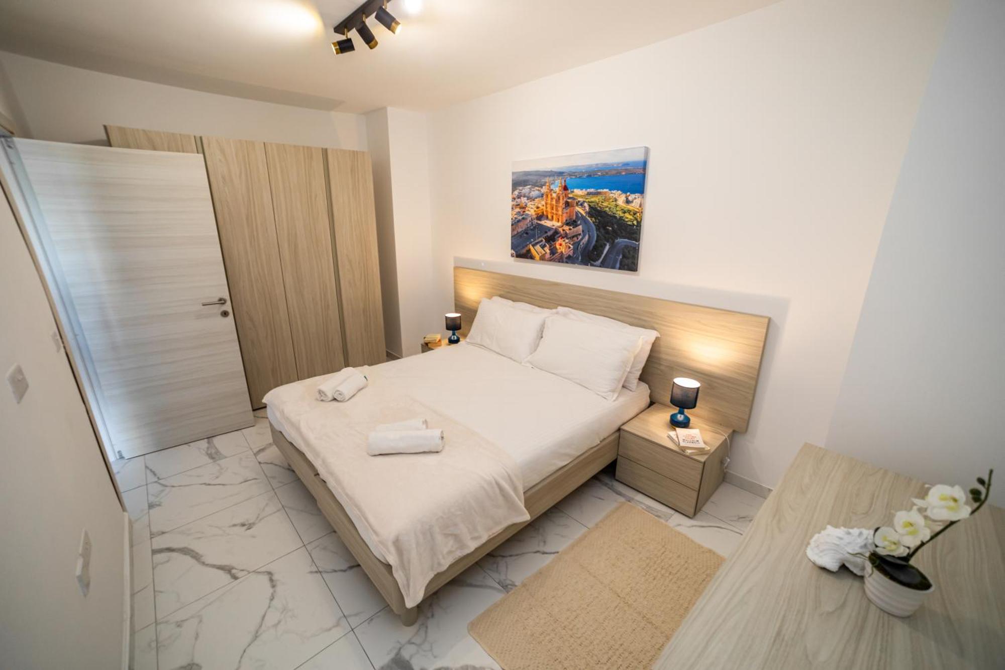 Sea Breeze, Spacious 2-Bedroom Lux Seaside Apartments Сейнт Полс Бей Екстериор снимка