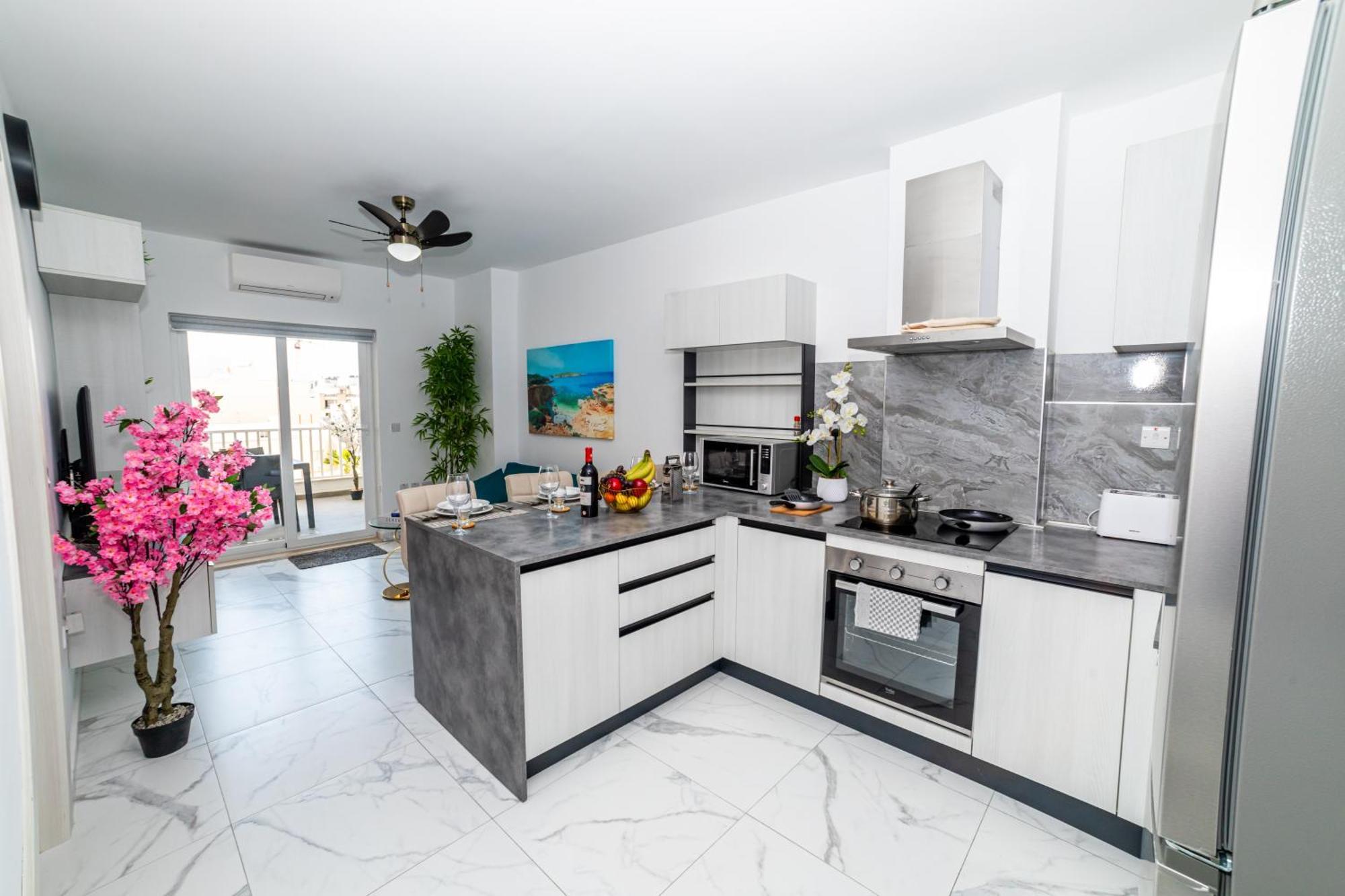 Sea Breeze, Spacious 2-Bedroom Lux Seaside Apartments Сейнт Полс Бей Екстериор снимка