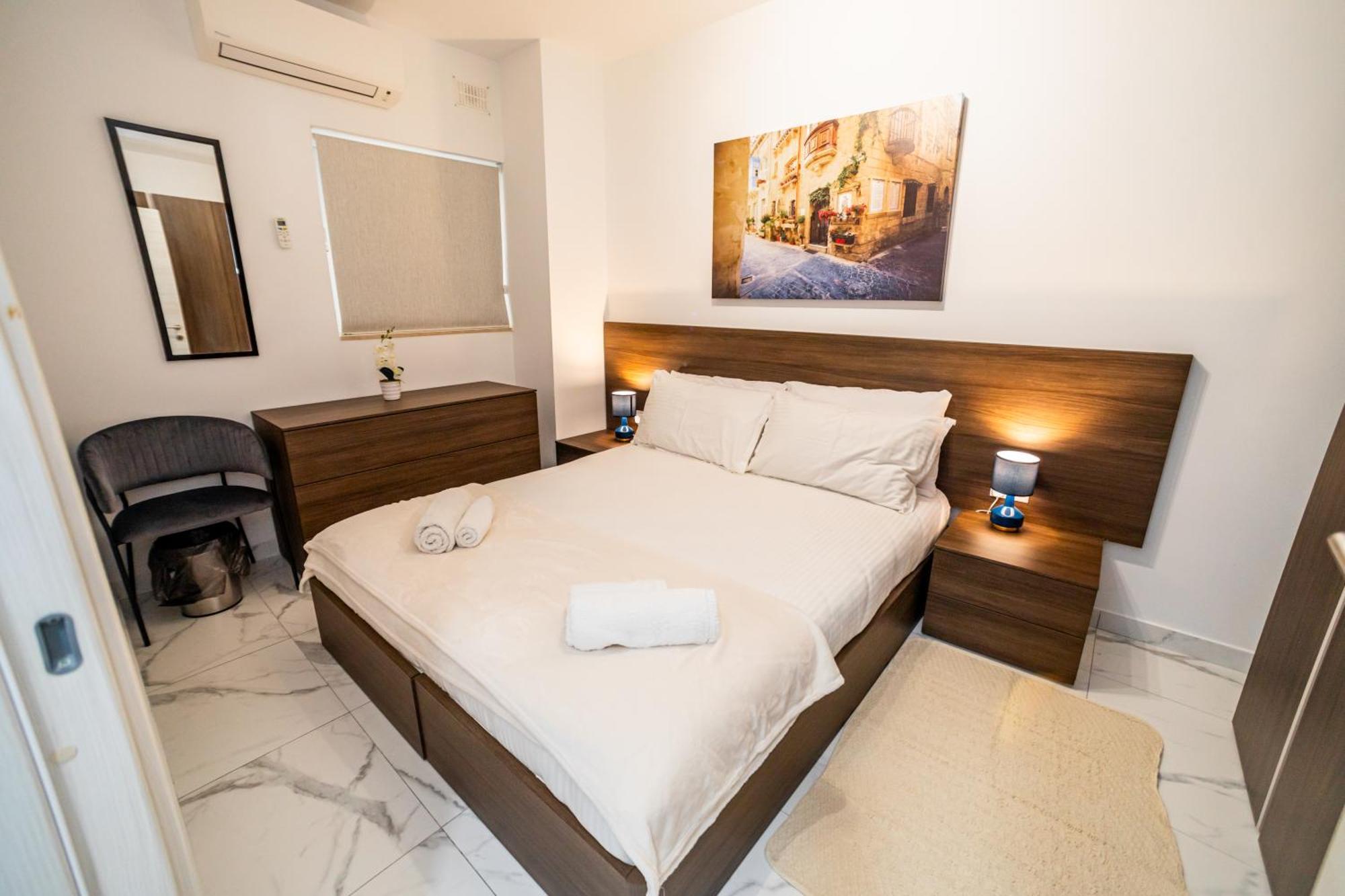 Sea Breeze, Spacious 2-Bedroom Lux Seaside Apartments Сейнт Полс Бей Екстериор снимка