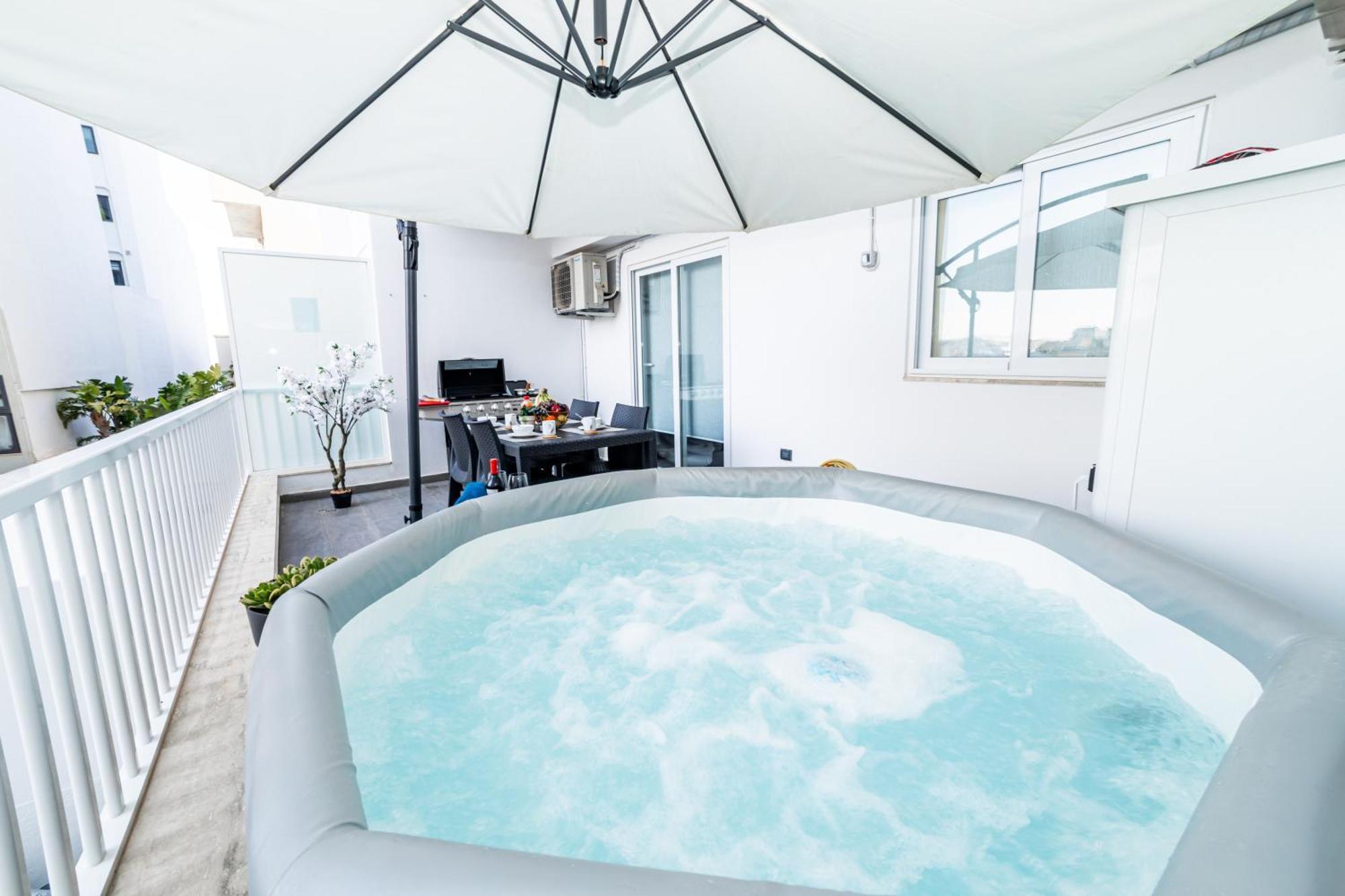 Sea Breeze, Spacious 2-Bedroom Lux Seaside Apartments Сейнт Полс Бей Екстериор снимка