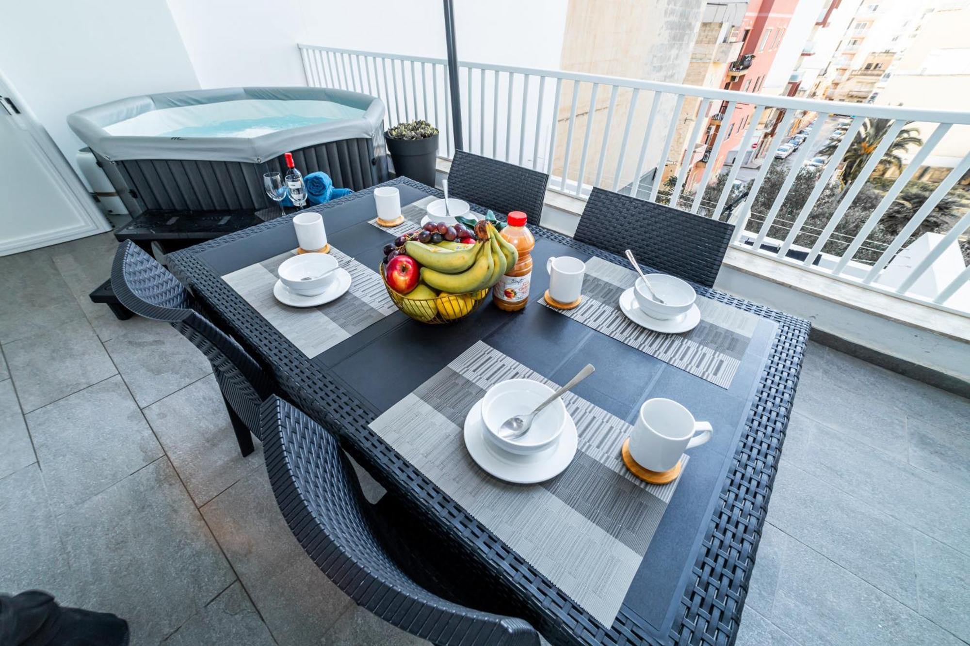 Sea Breeze, Spacious 2-Bedroom Lux Seaside Apartments Сейнт Полс Бей Екстериор снимка
