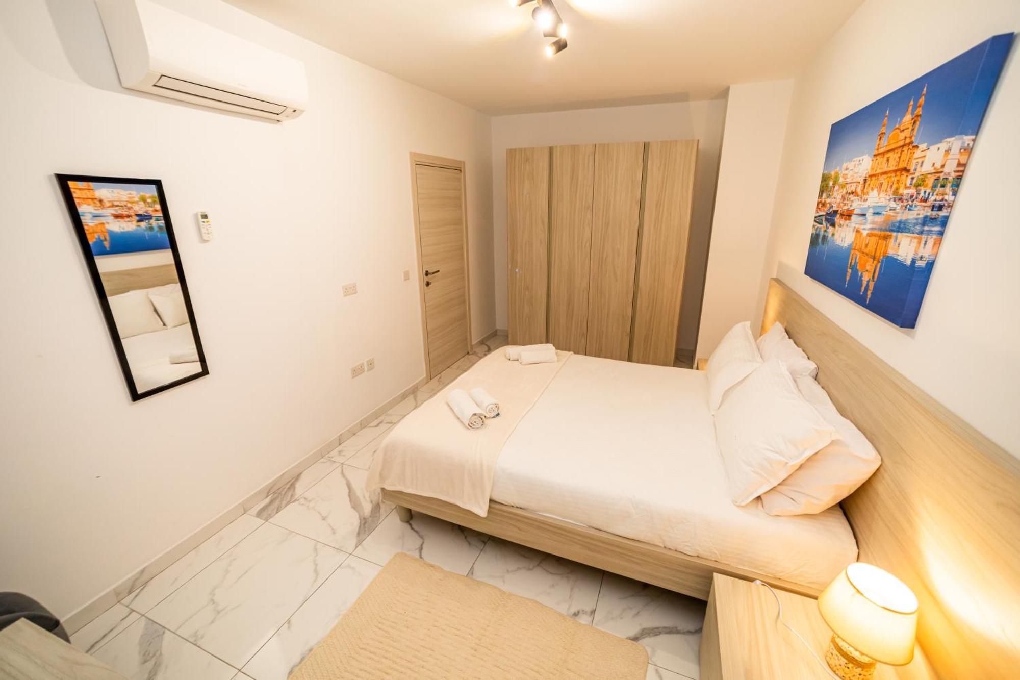 Sea Breeze, Spacious 2-Bedroom Lux Seaside Apartments Сейнт Полс Бей Екстериор снимка