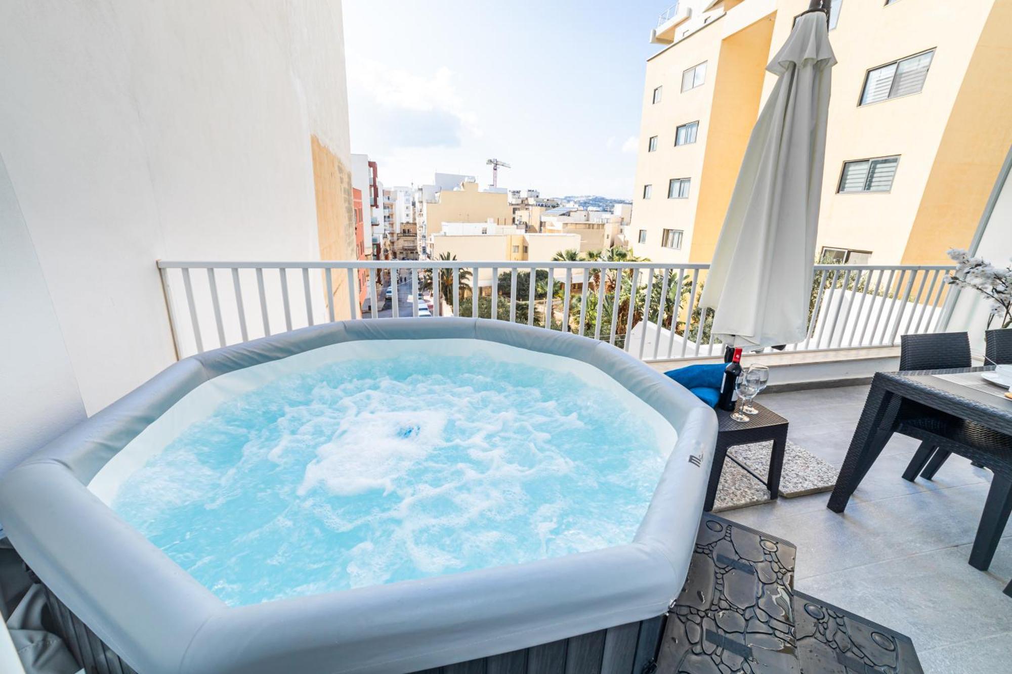 Sea Breeze, Spacious 2-Bedroom Lux Seaside Apartments Сейнт Полс Бей Екстериор снимка