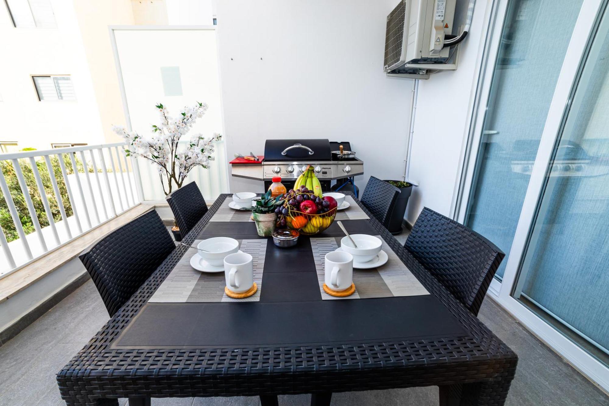 Sea Breeze, Spacious 2-Bedroom Lux Seaside Apartments Сейнт Полс Бей Екстериор снимка